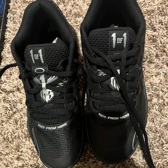 LaMello Ball youth basketball shoe - Picture 2 of 6